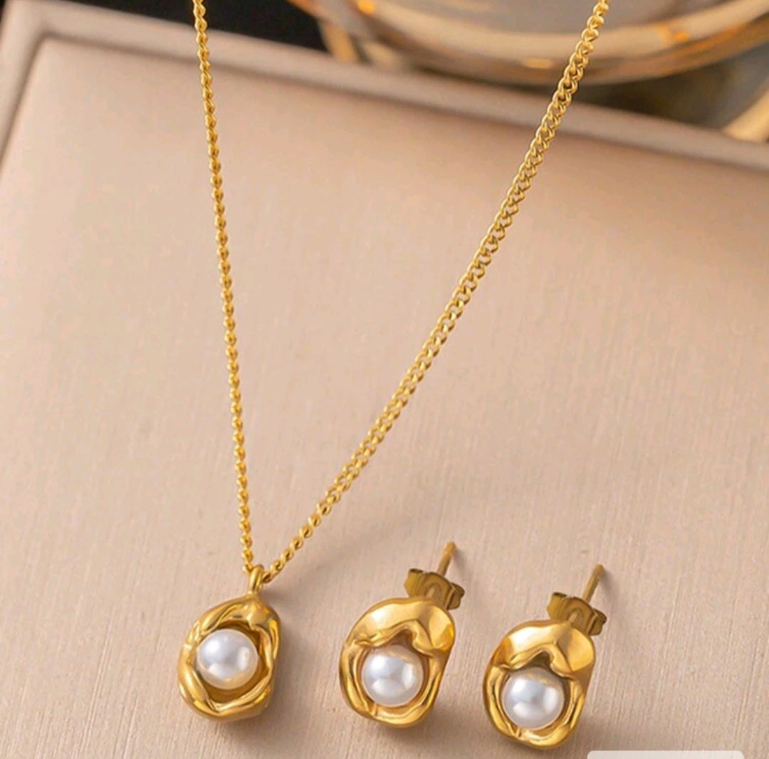 Ensemble boucle d'oreille et collier