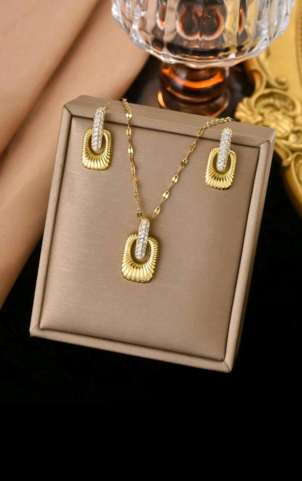 Ensemble boucle d'oreille collier