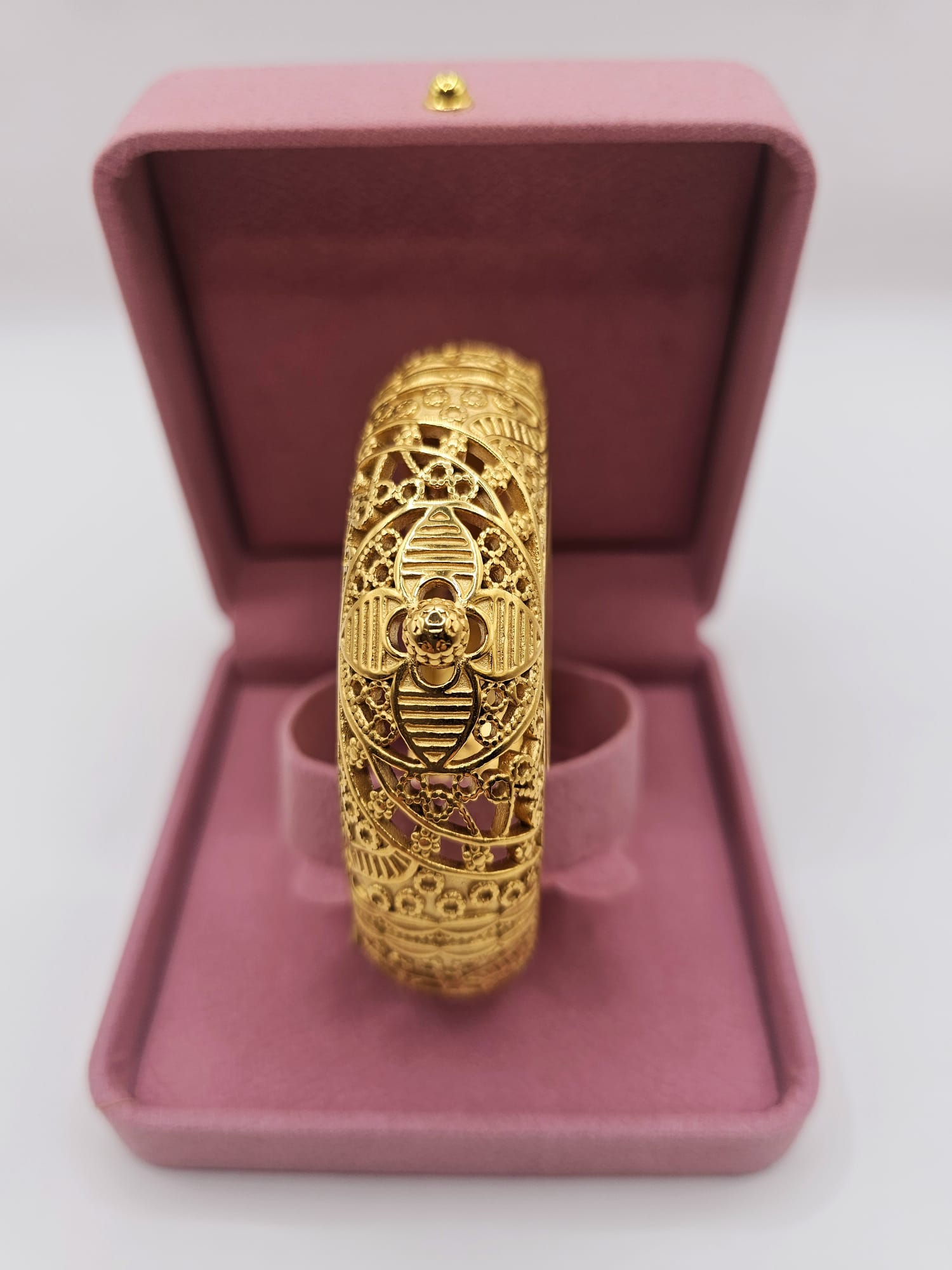 Bracelet (نبالة)