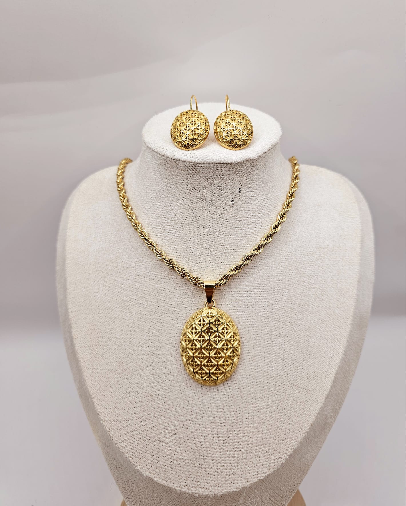 Ensemble collier et boucle d'oreilles