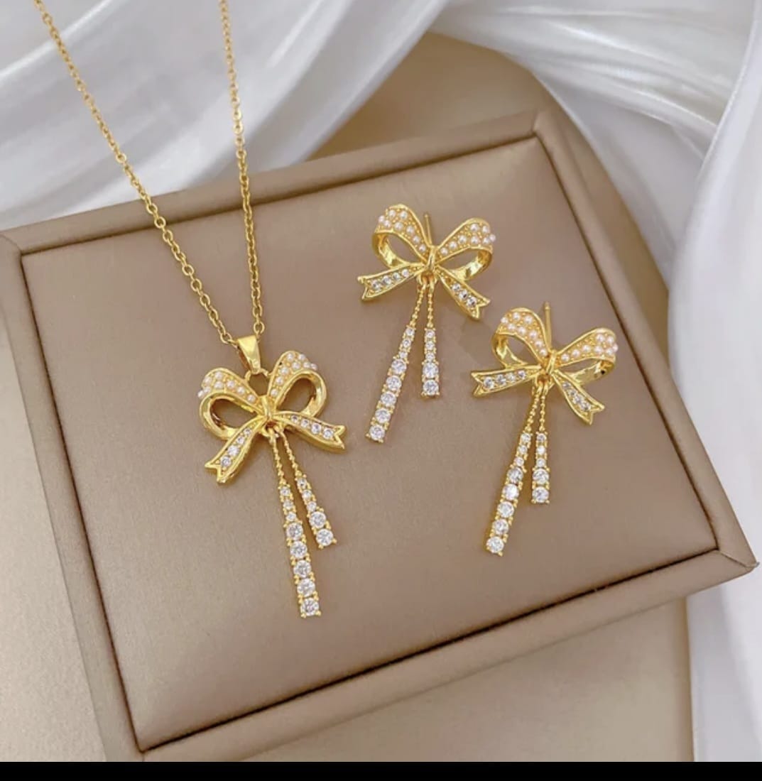 Ensemble collier et boucle d'oreille