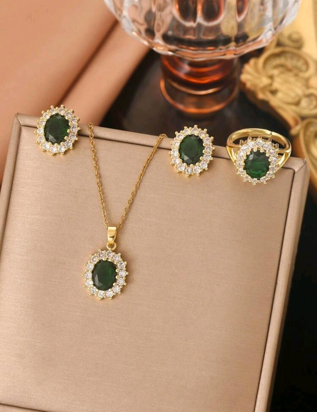 Ensemble collier bague et boucle d'oreilles