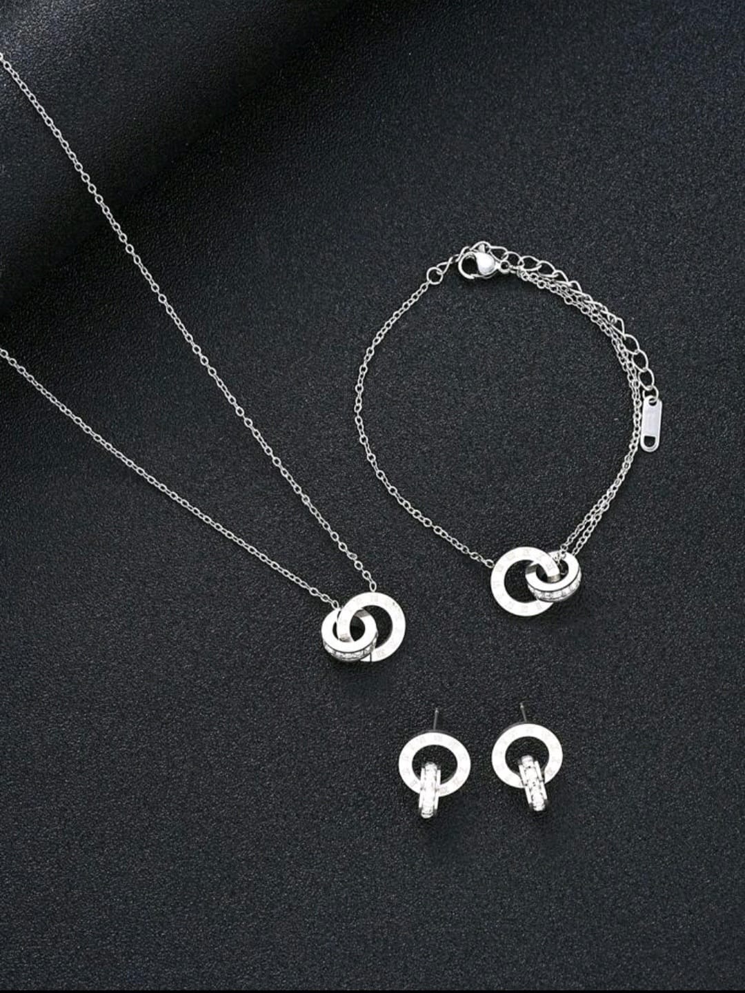 Ensemble collier boucle d'oreilles et bracelet