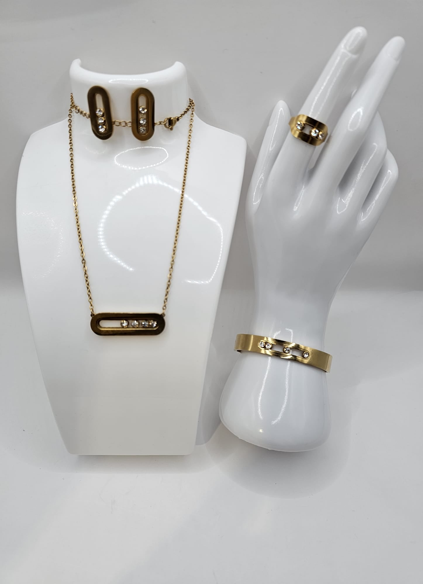 Ensemble collier boucle d'oreilles bracelet et bague